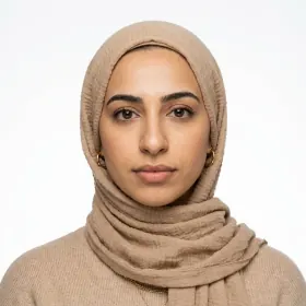 Sample passport photo with no measurable issues detected